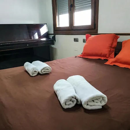 Deluxe San Julian Apartment